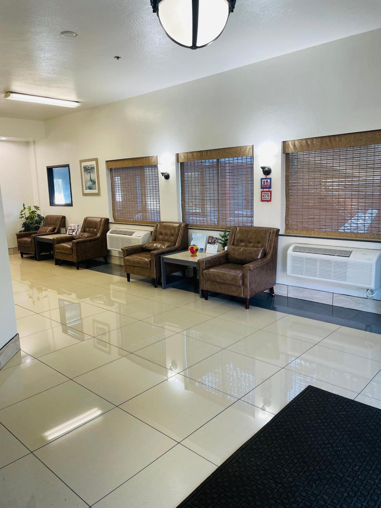Super 8 By Wyndham Lacey Olympia Area Exterior foto